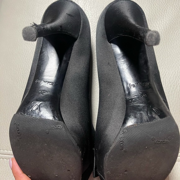 elegant used shoes can be worn with jeans or with appropriately worn dresses/ - Picture 3 of 7